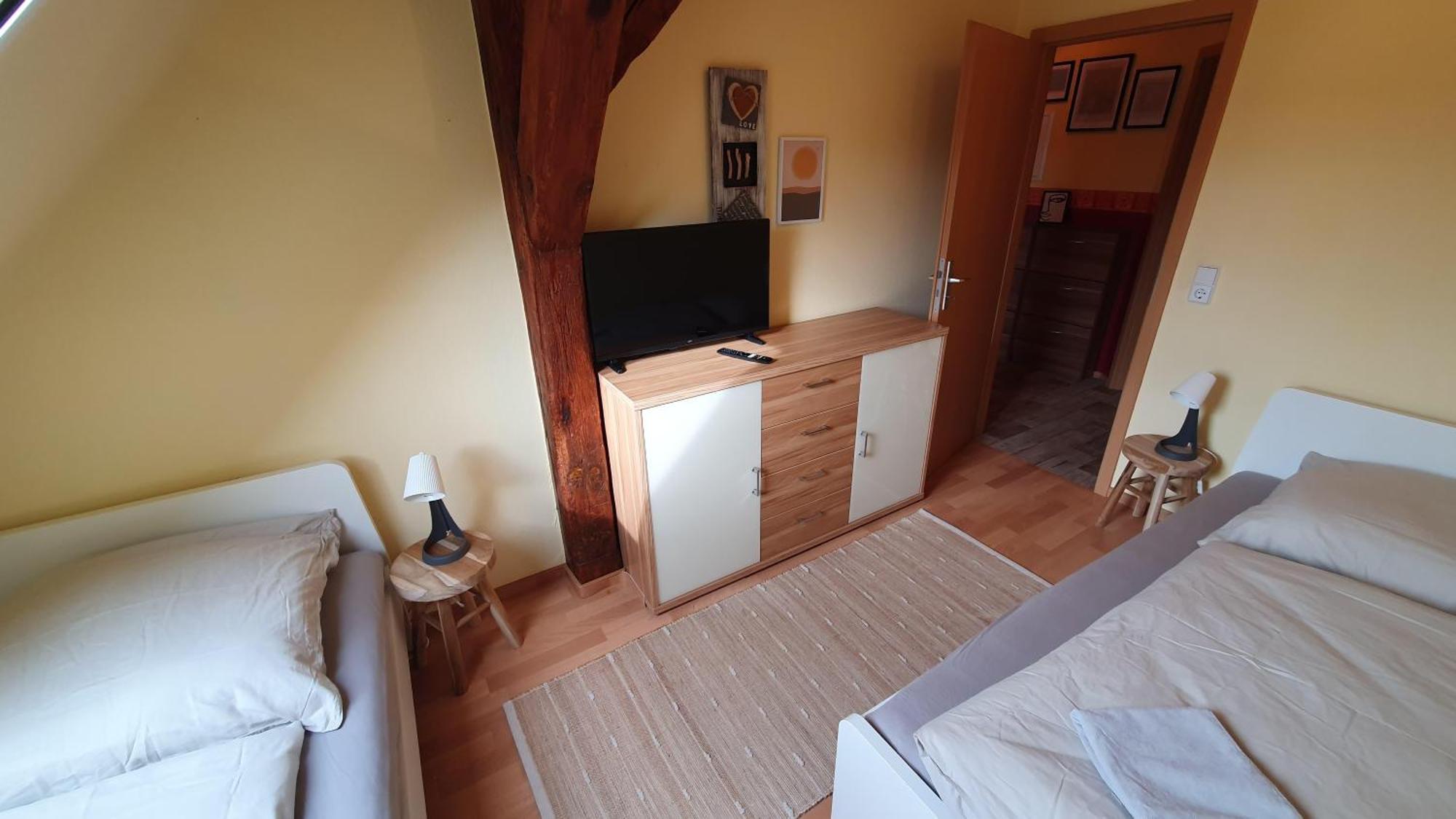 Ferienwohnung Im Gutshof Direkt Gegenueber Dem Schloss, Rhododendronpark Mit Terrasse Und Wlan Kromlau Exterior photo