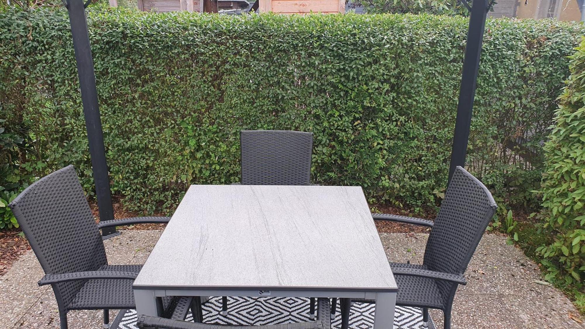 Ferienwohnung Im Gutshof Direkt Gegenueber Dem Schloss, Rhododendronpark Mit Terrasse Und Wlan Kromlau Exterior photo